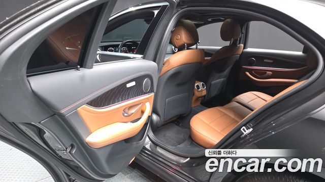 Mercedes-Benz E-Class 2021 — photo 16