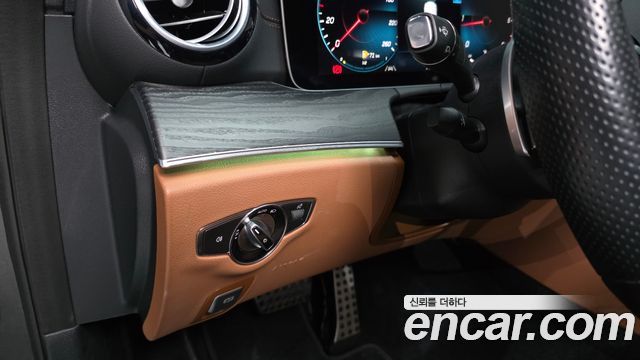 Mercedes-Benz E-Class 2021 — photo 27