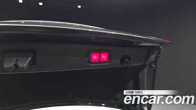 Mercedes-Benz E-Class 2021 — photo 31