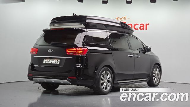 Kia Canival 2019 — photo 2