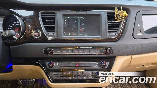 Kia Canival 2019 — photo 12