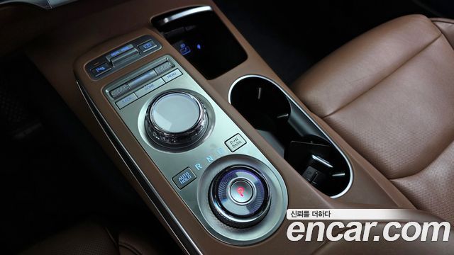 Genesis GV70 2021 — photo 12