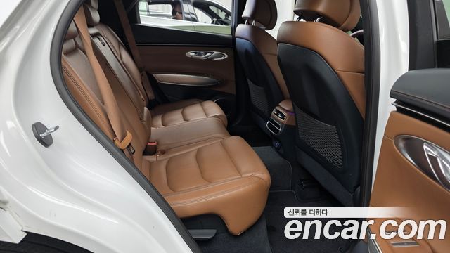Genesis GV70 2021 — photo 17