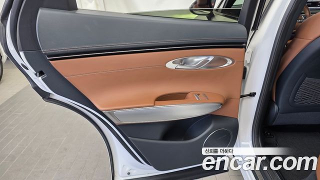 Genesis GV70 2021 — photo 15