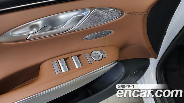 Genesis GV70 2021 — photo 28