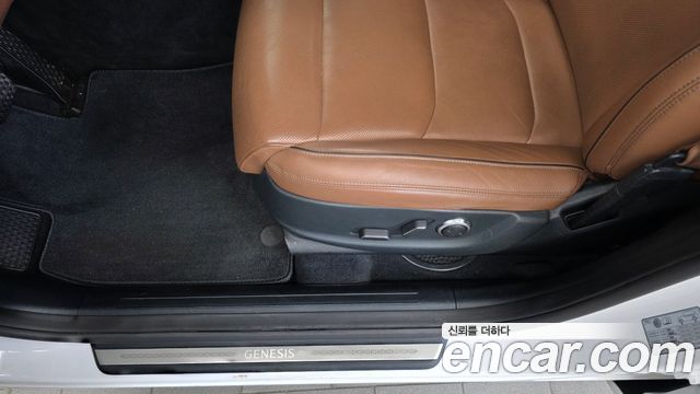 Genesis GV70 2021 — photo 31
