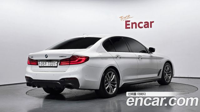BMW 5-Series 2017 — photo 2