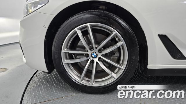 BMW 5-Series 2017 — photo 5