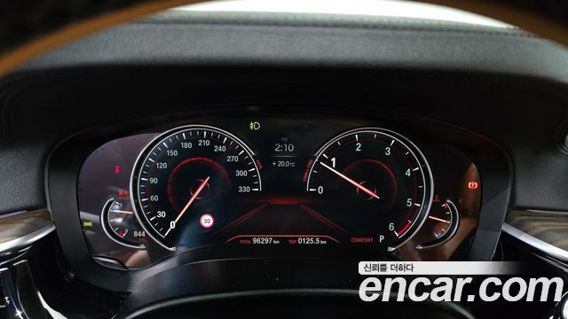 BMW 5-Series 2017 — photo 11