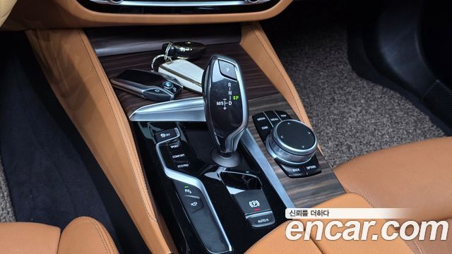 BMW 5-Series 2017 — photo 12