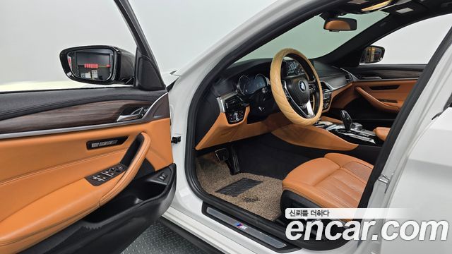 BMW 5-Series 2017 — photo 13