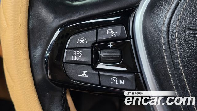 BMW 5-Series 2017 — photo 21
