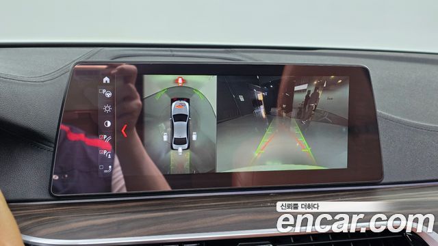 BMW 5-Series 2017 — photo 22