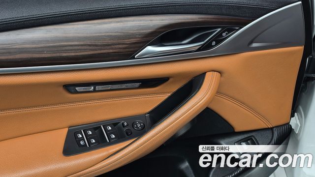 BMW 5-Series 2017 — photo 25