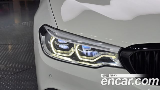 BMW 5-Series 2017 — photo 8