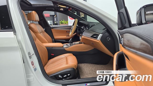BMW 5-Series 2017 — photo 16