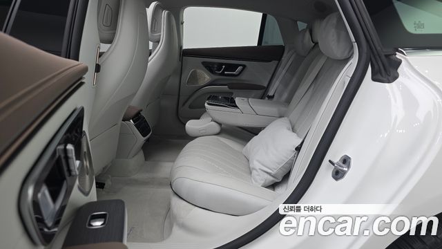 Mercedes-Benz EQS 2022 — photo 18