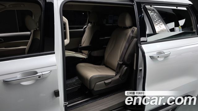 Kia Canival 2025 — photo 16