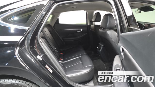 Hyundai Sonata 2022 — photo 17