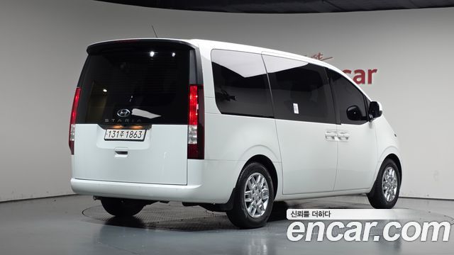 Hyundai Staria 2022 — photo 2