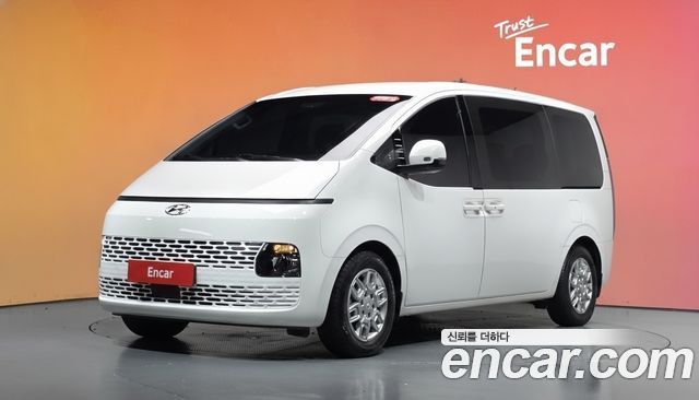 Hyundai Staria 2022 — photo 1