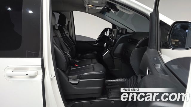 Hyundai Staria 2022 — photo 16