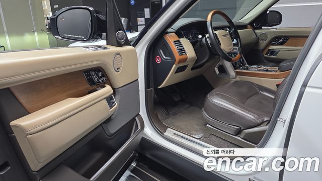 Land Rover Range Rover 2018 — photo 13