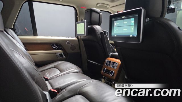 Land Rover Range Rover 2018 — photo 17