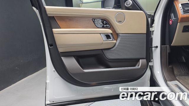 Land Rover Range Rover 2018 — photo 14