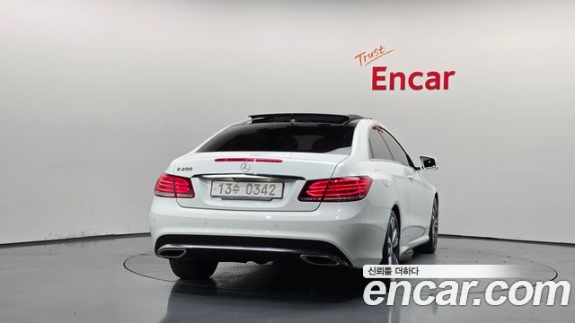 Mercedes-Benz E-Class 2017 — photo 4