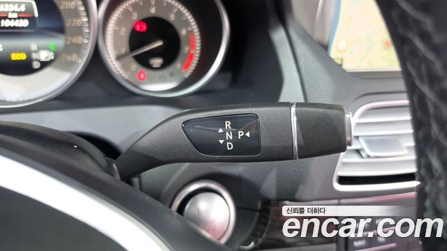 Mercedes-Benz E-Class 2017 — photo 9