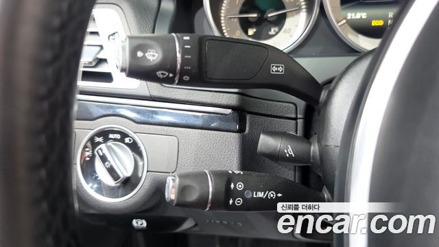 Mercedes-Benz E-Class 2017 — photo 13