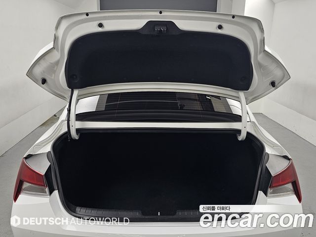 Hyundai AVANTE 2021 — photo 19