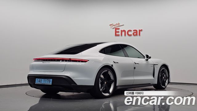 Porsche Taycan 2021 — photo 2