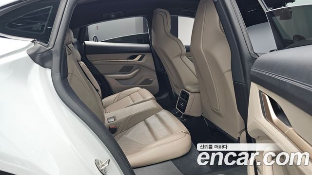 Porsche Taycan 2021 — photo 17