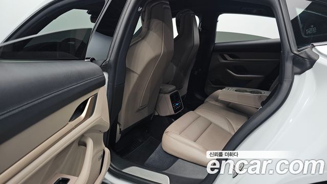 Porsche Taycan 2021 — photo 18