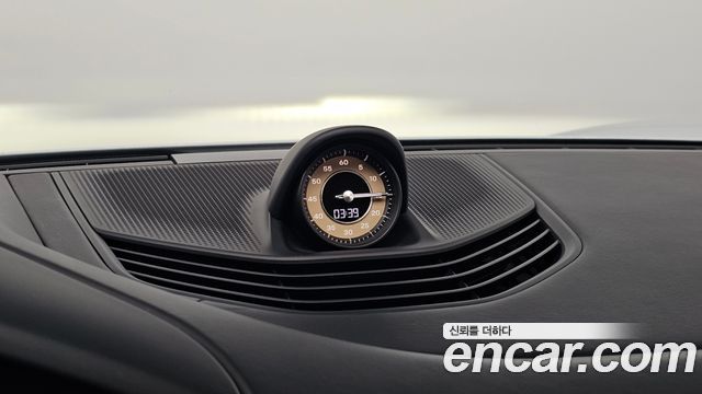 Porsche Taycan 2021 — photo 25
