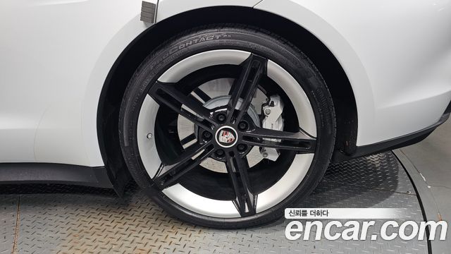 Porsche Taycan 2021 — photo 7