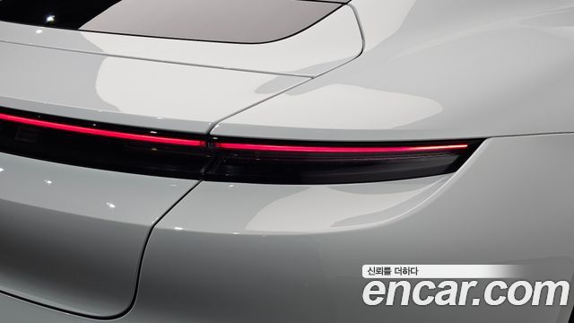 Porsche Taycan 2021 — photo 9