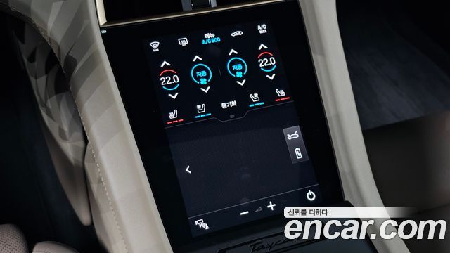 Porsche Taycan 2021 — photo 30