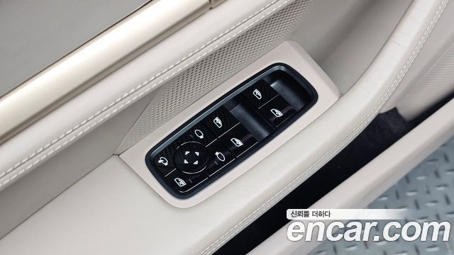 Porsche Taycan 2021 — photo 33