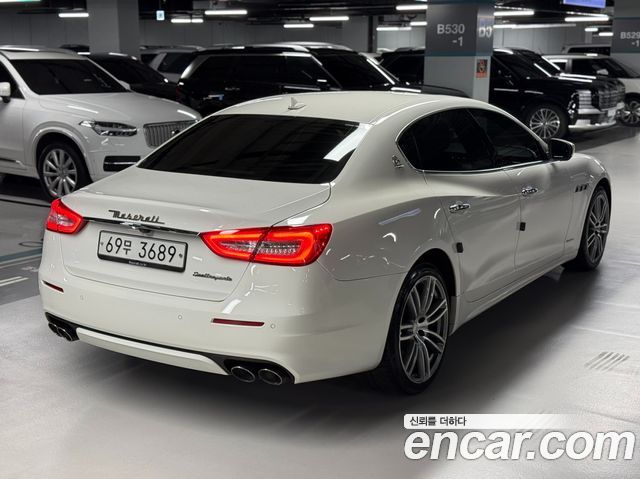 Maserati Quattroporte 2018 — photo 4
