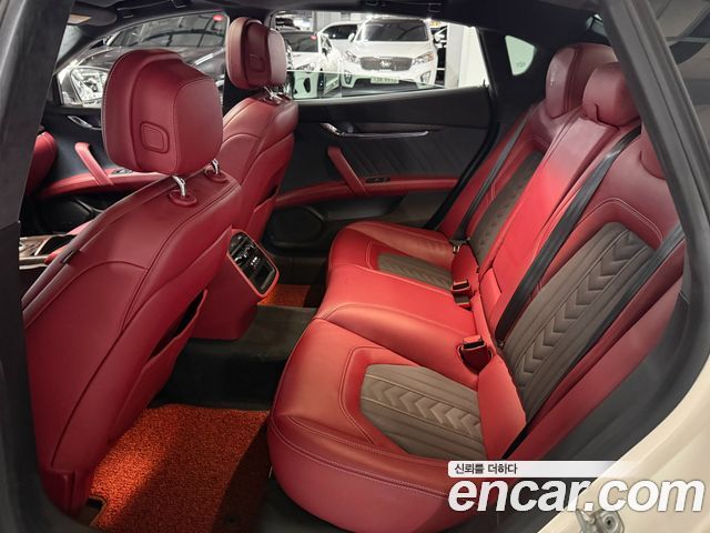 Maserati Quattroporte 2018 — photo 10