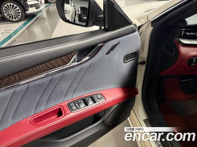Maserati Quattroporte 2018 — photo 11