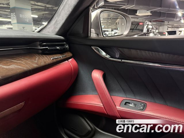 Maserati Quattroporte 2018 — photo 16