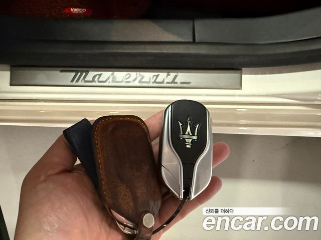 Maserati Quattroporte 2018 — photo 18
