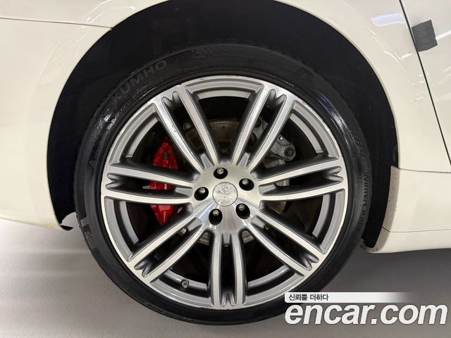 Maserati Quattroporte 2018 — photo 20