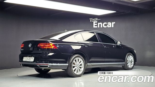 Volkswagen Passat 2018 — photo 2