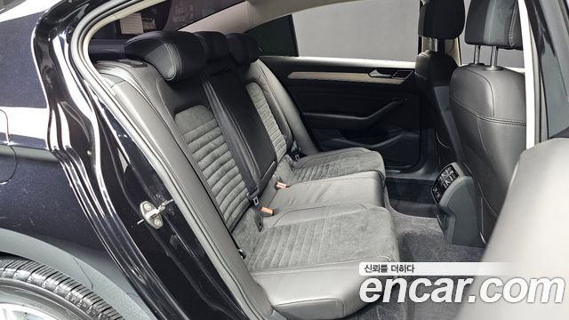 Volkswagen Passat 2018 — photo 11