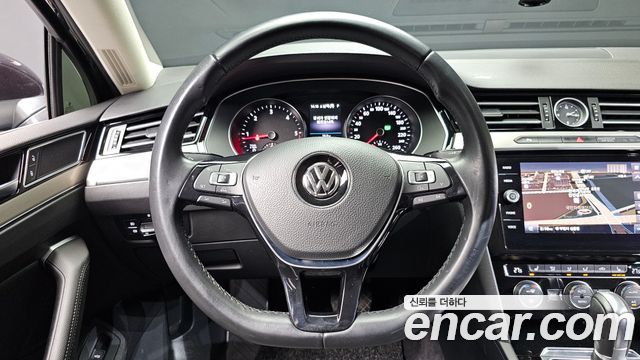 Volkswagen Passat 2018 — photo 13